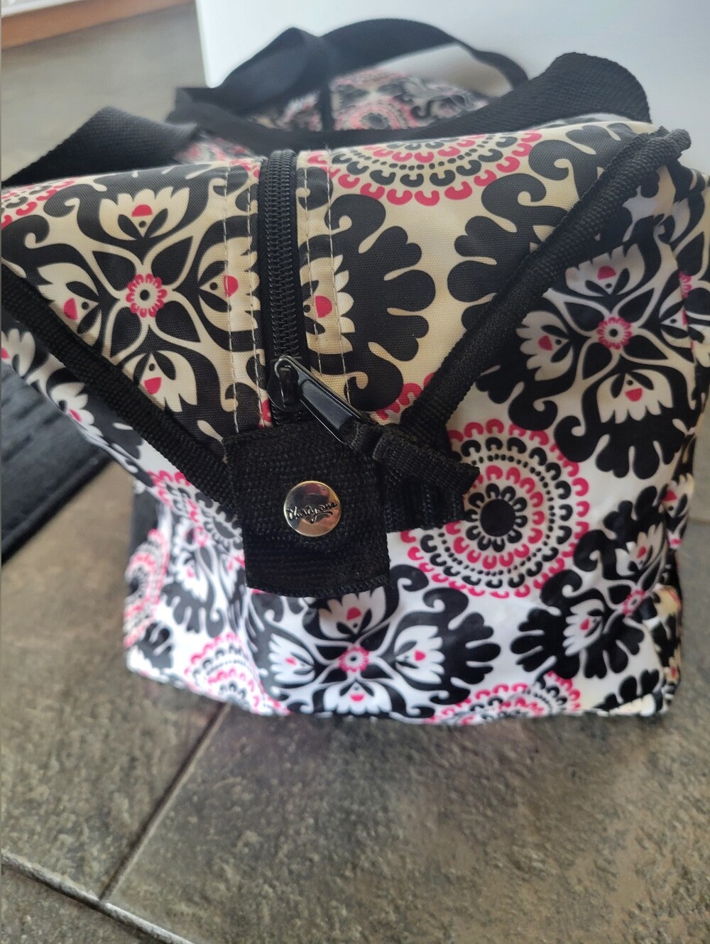 Thirty-One Cooler Bag in black and pink flower print - Picture 7 of 14